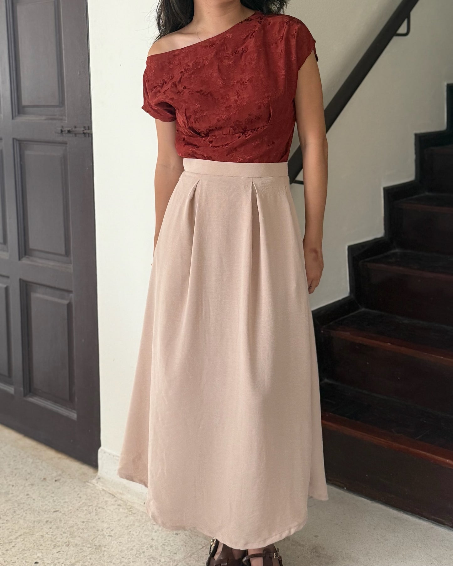 Anggun off-shoulder top ( Crimson Red )