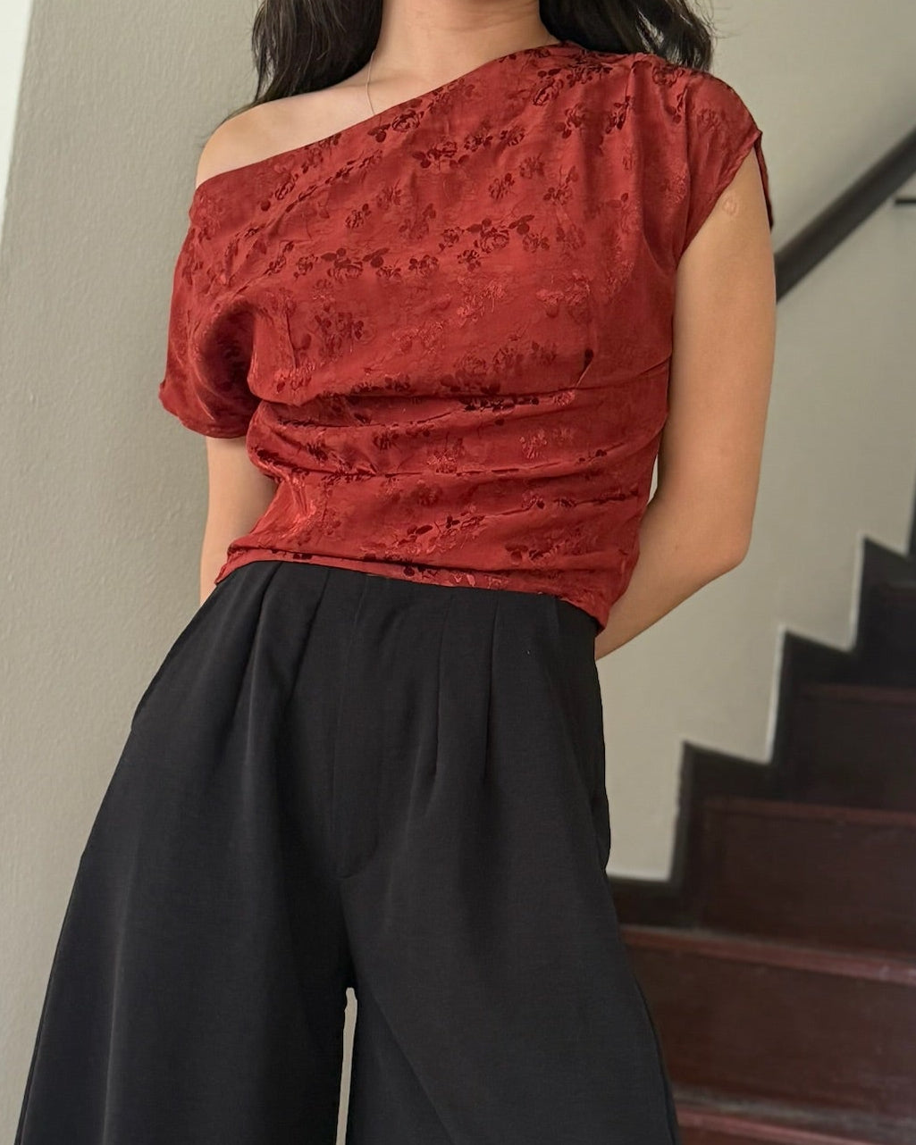 Anggun off-shoulder top ( Crimson Red )