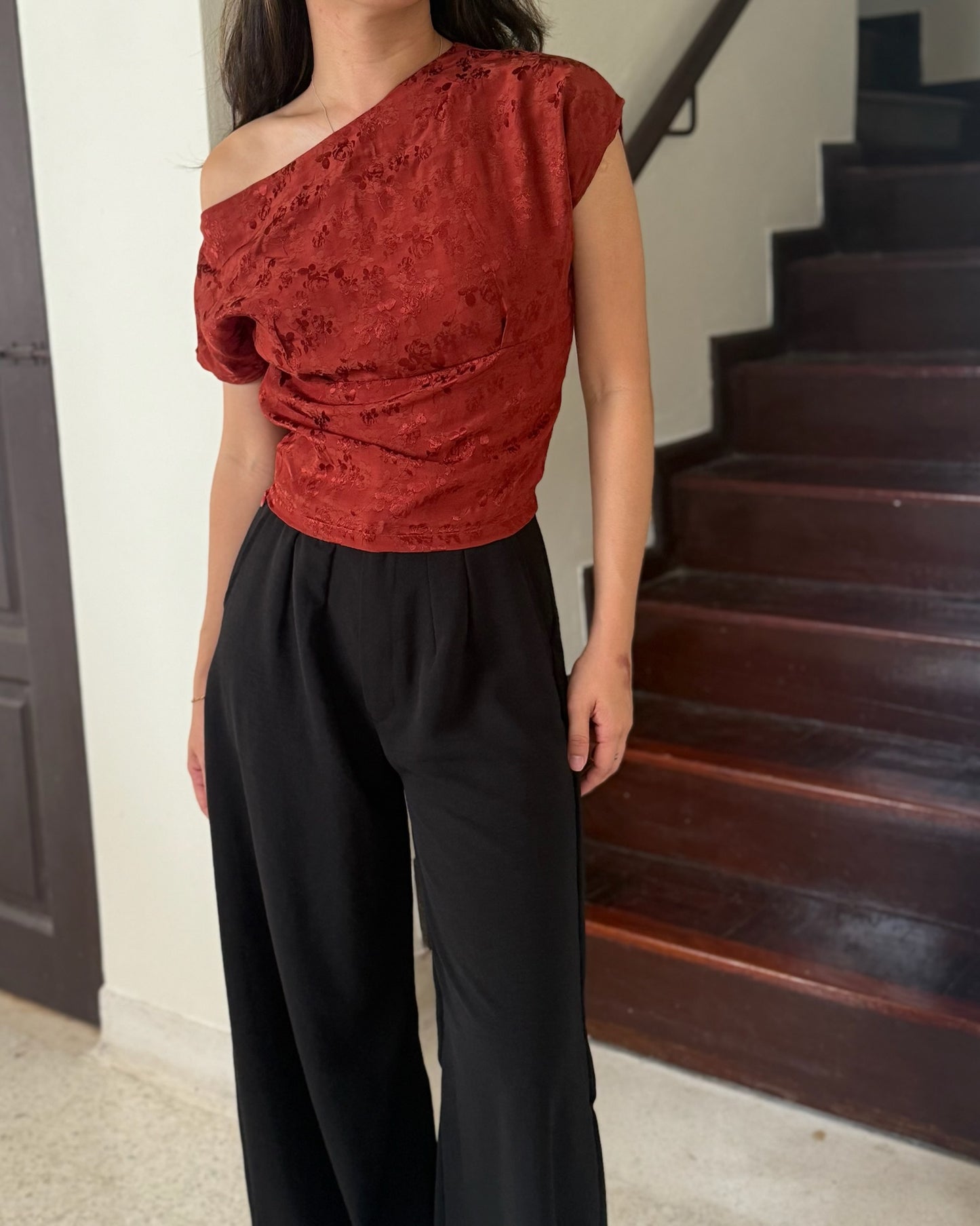 Anggun off-shoulder top ( Crimson Red )
