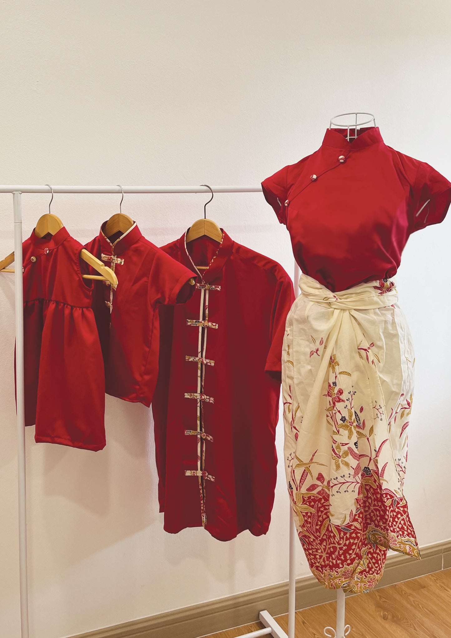 Ai Sui Cheongsam (Red)